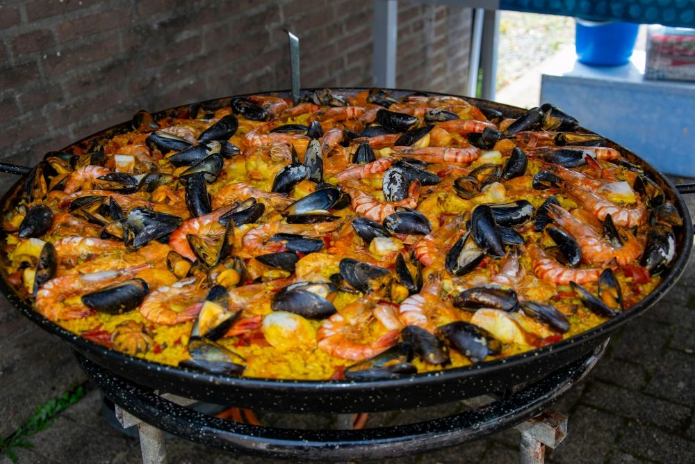 Paella Party à midi puis soirée raclette ce mardi 30.09